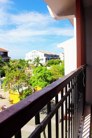 Minibar, desk, laptop workspace, blackout drapes - Pho Homestay (Phu Quoc)