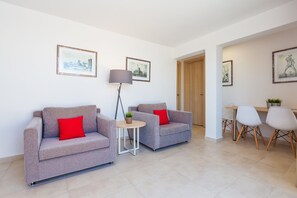 Apartamento superior, 1 habitación, vistas a la ciudad | 1 dormitorio, sistema de insonorización, wifi gratis y ropa de cama