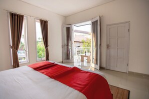 Relax in this inviting room with a large bed, balcony, and stunning views.