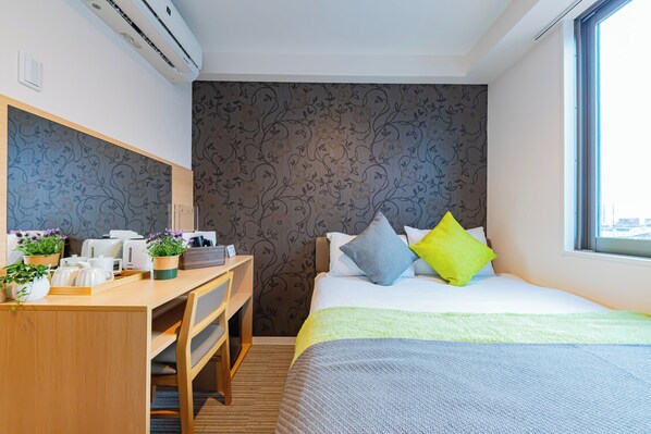Desk, blackout curtains, free WiFi, bed sheets - JA NAMBA SOUTH HOTEL (Osaka)