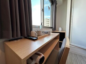 Desk, blackout curtains, free WiFi, bed sheets - JA NAMBA SOUTH HOTEL (Osaka)