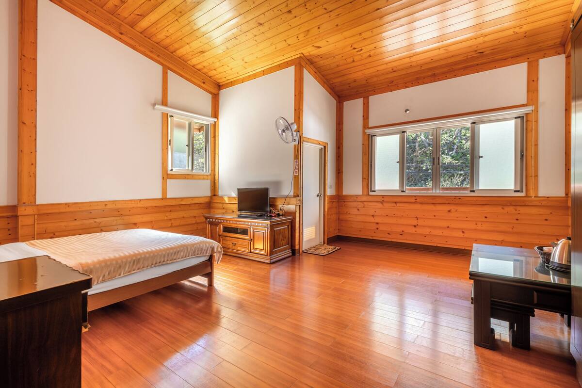 Double Room | Down comforters, WiFi (free), bed sheets