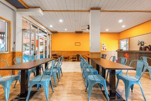 Free daily continental breakfast - Cingjing Morning Star (Ren'ai)