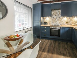 冰箱、洗碗机、电热水壶、烤面包机