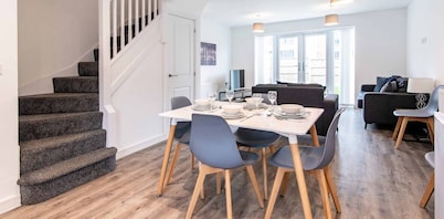 Saxelbye House - Cosy 3 Bed Home near City Centre