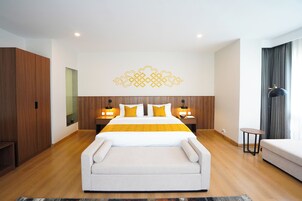 Colchones con efecto memoria, minibar, escritorio y cortinas blackout