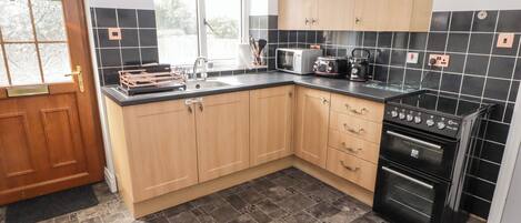 Cookware/dishes/utensils