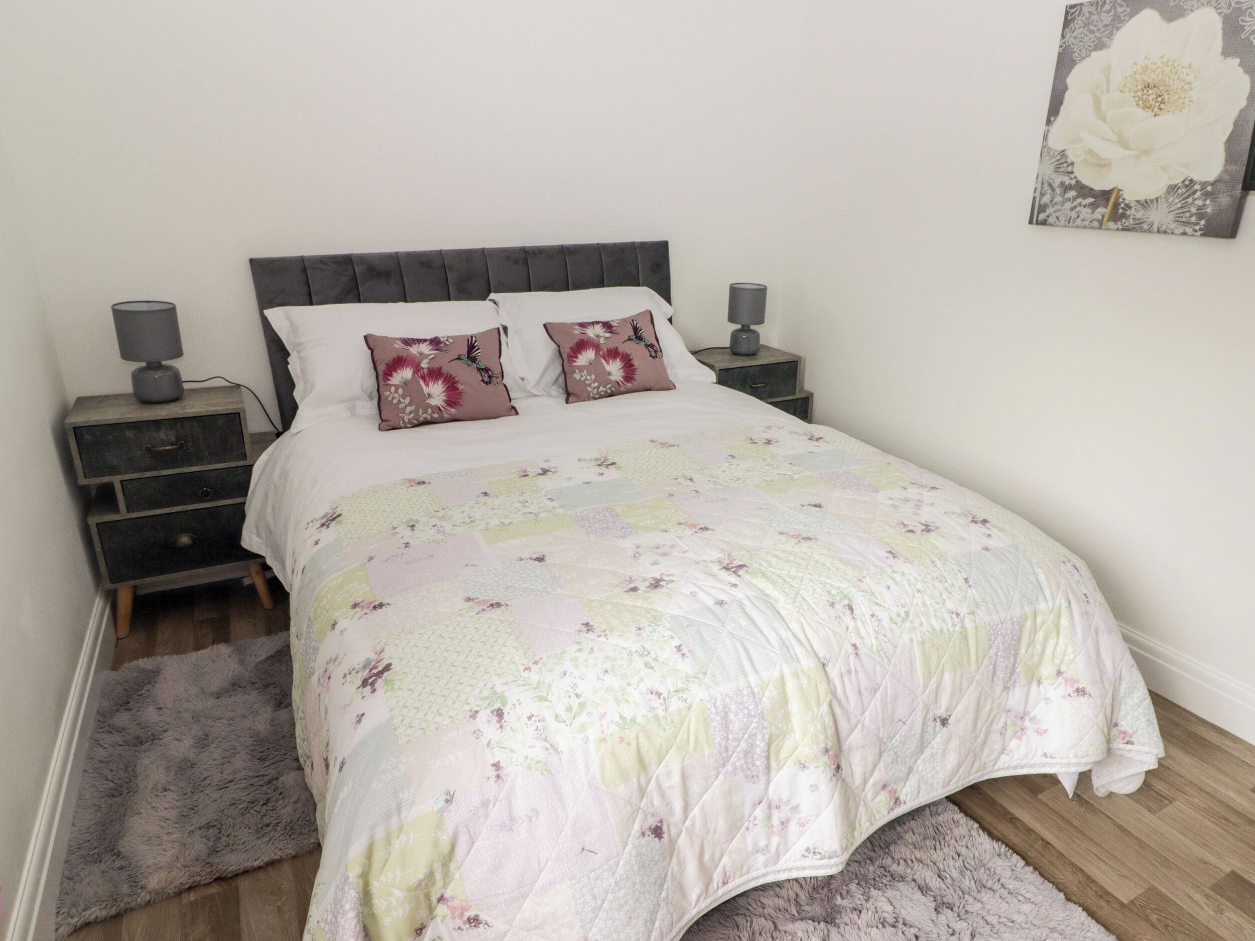 2 habitaciones, decoración personalizada y muebles diferentes 