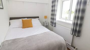 2 bedrooms, individually decorated, individually furnished, free WiFi