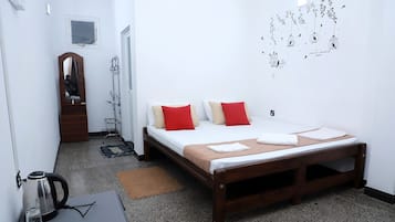 Single Room | Premium bedding, free WiFi, bed sheets