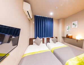 Desk, blackout drapes, free WiFi, bed sheets - JA Hotel ShinFukae (Osaka)