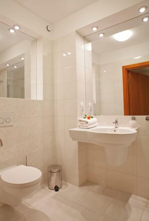 Basic Double or Twin Room | Free WiFi - Łódź (Lodz)