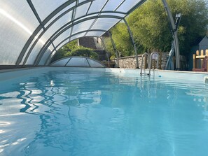 Indoor pool, outdoor pool - Maison de Campagne 6 Personnes Avec Piscine 11 m x 3 M-baignoire Balnéothérapie (Breuilpont)