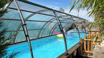 Piscine couverte, piscine extérieure