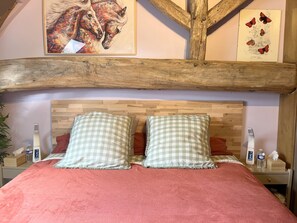 2 slaapkamers, een kluis op de kamer, een bureau