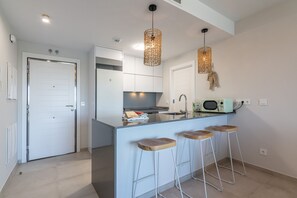 Fridge, microwave, oven, dishwasher - Los Flamencos by Ĥ - Haraganes Beach HLHF6201PE61 (Isla Canela)