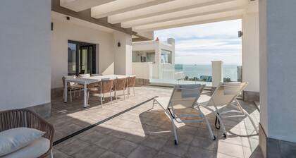 Los Flamencos Penthouse by Ĥ- Haraganes Beach HLHF5501P69