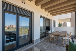 Outdoor dining - Los Flamencos by Ĥ - Haraganes Beach HLHF4304PE60 (Isla Canela)