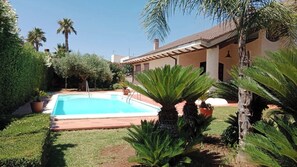 Utomhuspool