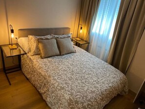 2 bedrooms, desk, iron/ironing board, free WiFi