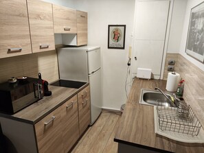 Superior Apartment, 2 Bedrooms, City View | Private kitchen