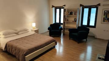 Superior apartman, 2 hálószobával, kilátással a városra | 2 hálószoba, prémium ágynemű, memóriahabos ágy és széf a szobában
