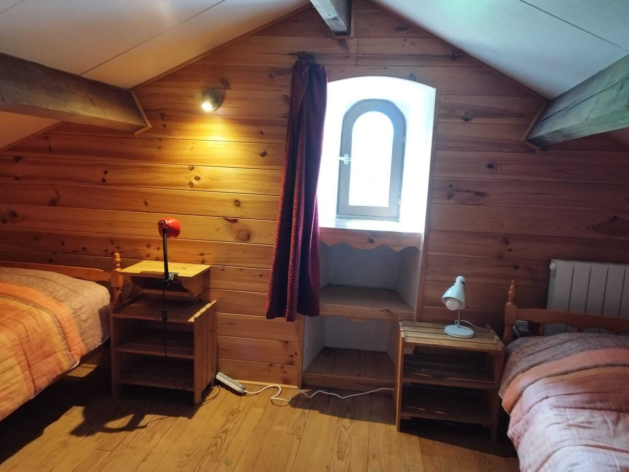 2 slaapkamers, een strijkplank/strijkijzer