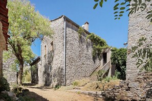 Exterior - Stone house in the heart of Larzac – Nature, free-roaming horses, and guaranteed relaxation (Campestre-et-Luc)