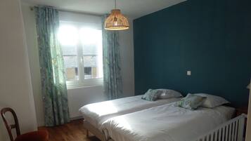 3 makuuhuonetta, silitysrauta/-lauta, ilmainen Wi-Fi, vuodevaatteet