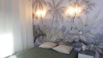 3 slaapkamers, een strijkplank/strijkijzer, gratis wifi, beddengoed