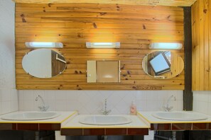 Shower - Gite skioura, Gite de groupe (Bagnères-de-Luchon)