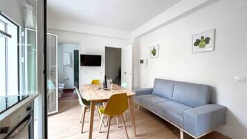 Deluxe Apartment | Living area