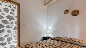 1 habitación, tabla de planchar con plancha, wifi gratis y ropa de cama