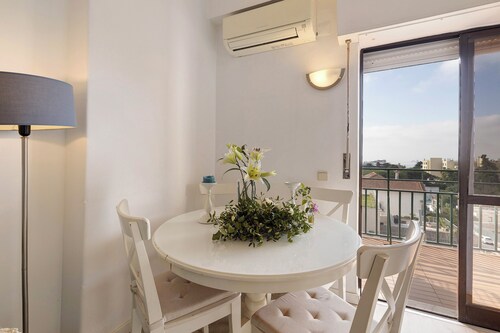 Apartment 'Sea View Estoril' with Sea View, Wi-Fi and Air Conditioning