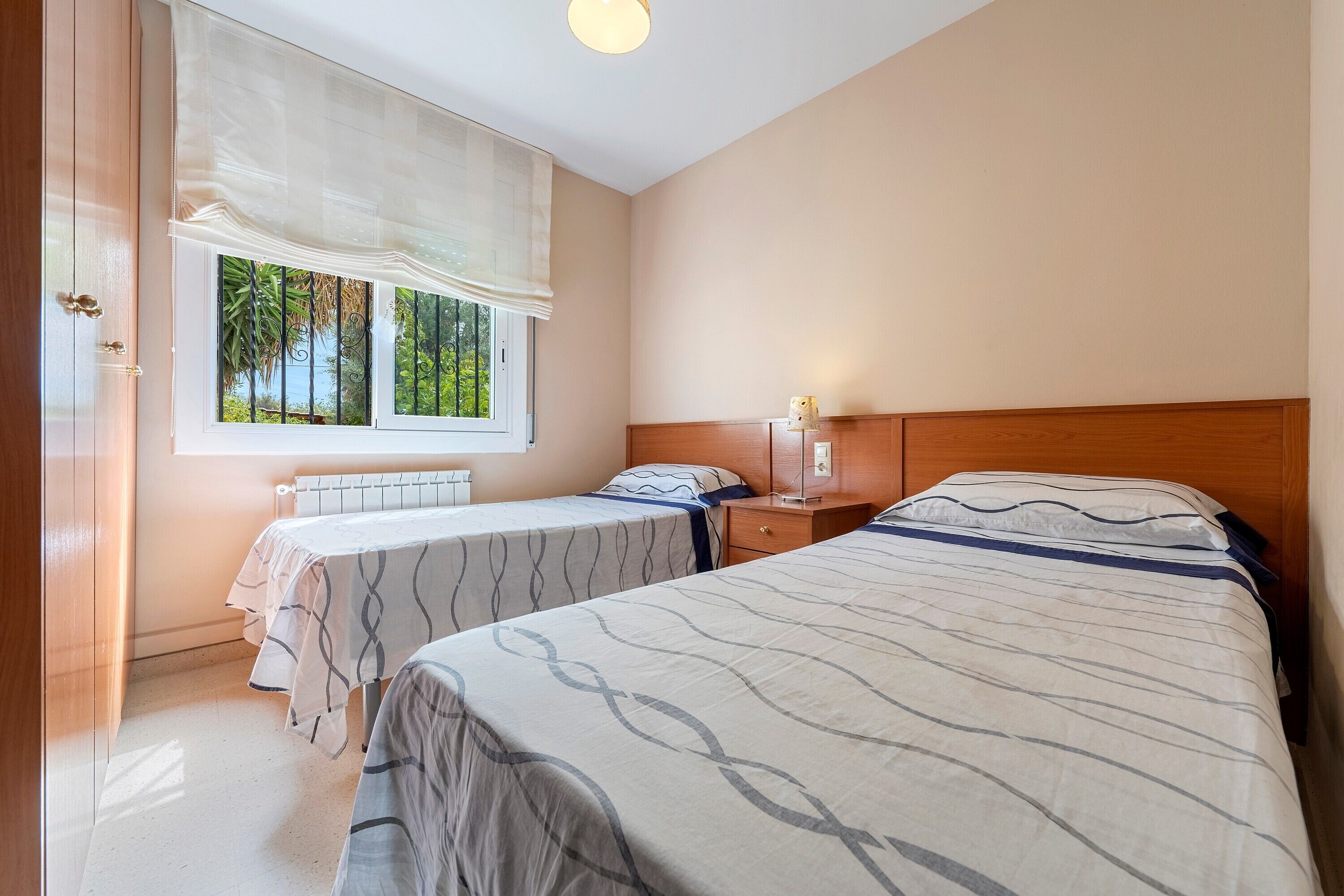 4 slaapkamers, een strijkplank/strijkijzer, gratis wifi, beddengoed
