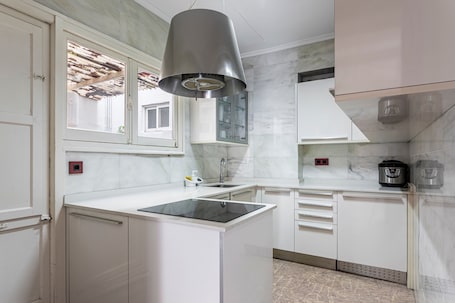Fridge, microwave, stovetop, coffee/tea maker. Apartment 'San Antonio' with Private Terrace, Wi-Fi and Air Conditioning