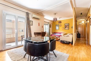 TV - Apartment 'San Antonio' with Private Terrace, Wi-Fi and Air Conditioning (Sedaví)