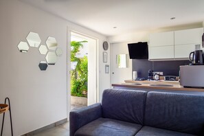 Interior - Apartment 'Lucerta Bella' with Shared Pool, Wi-Fi and Air Conditioning (Aix-en-Provence)