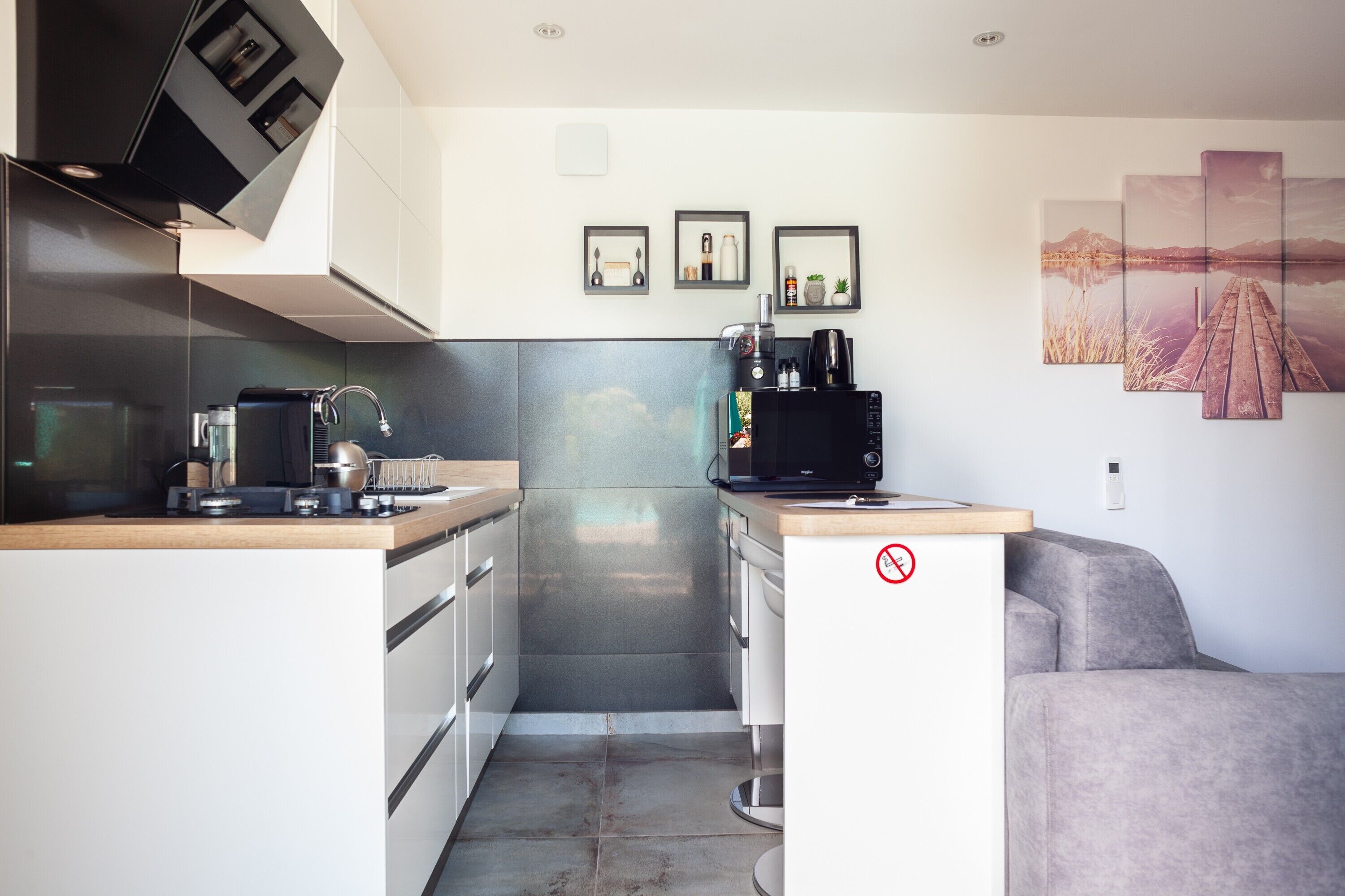 Kühlschrank, Mikrowelle, Ofen, Herdplatte