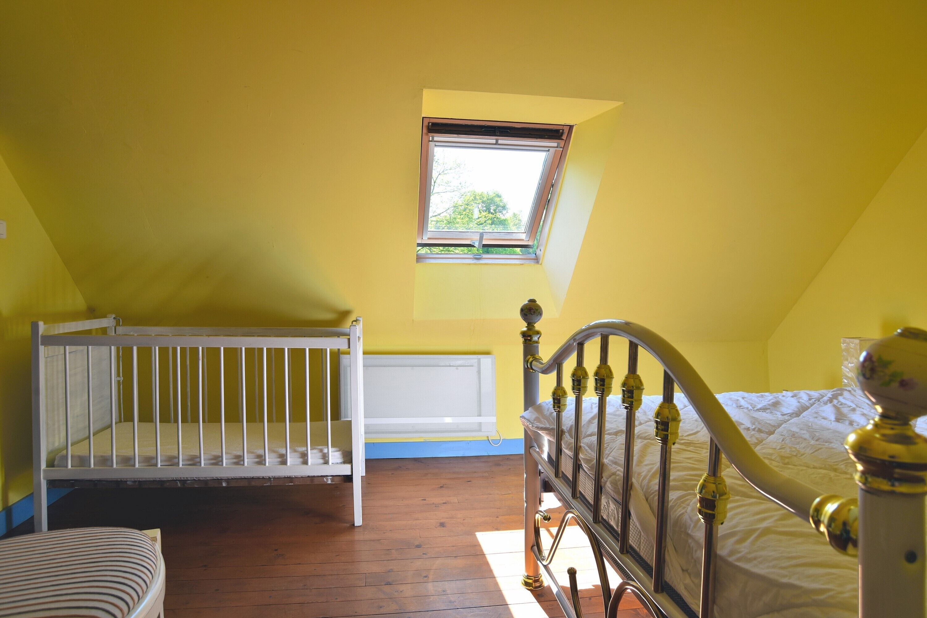 2 bedrooms, iron/ironing board, WiFi