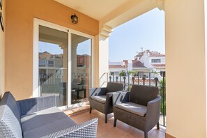 Terrace/patio - Apartment 'Las Palmeras A92' with Sea Views, Shared Pool and Wi-Fi (MÁLAGA)