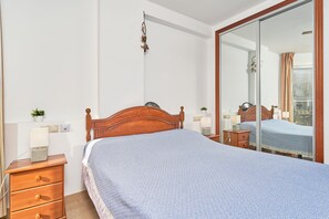 2 makuuhuonetta, silitysrauta/-lauta, ilmainen Wi-Fi, vuodevaatteet