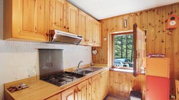 Frigorifero, piano cottura, macchina per tè/caffè, bollitore elettrico