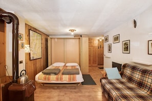 1 bedroom, free WiFi, bed sheets, wheelchair access - Holiday Studio 'Lo Peiglo' with Mountain View and Garden (Valgrisenche)