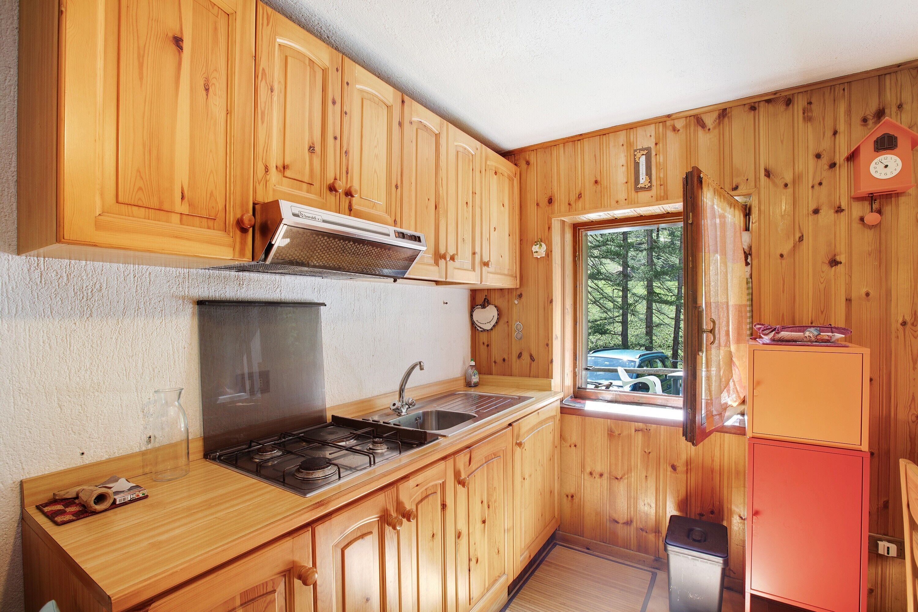 Réfrigérateur, plaque de cuisson, cafetière/bouilloire