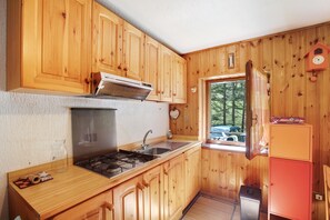 Frigorifero, piano cottura, macchina per tè/caffè, bollitore elettrico