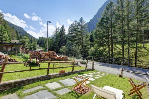 Holiday Studio 'Lo Peiglo' with Mountain View and Garden
