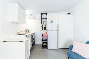 Interior - Studio Apartment 'Casa Maruchi - 2' near the Beach with Shared Terrace and Wi-Fi (Almería)