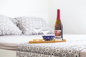 1 soverom, strykejern/-brett, wi-fi (inkludert) og sengetøy