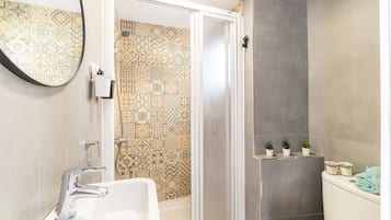 Douche, serviettes fournies